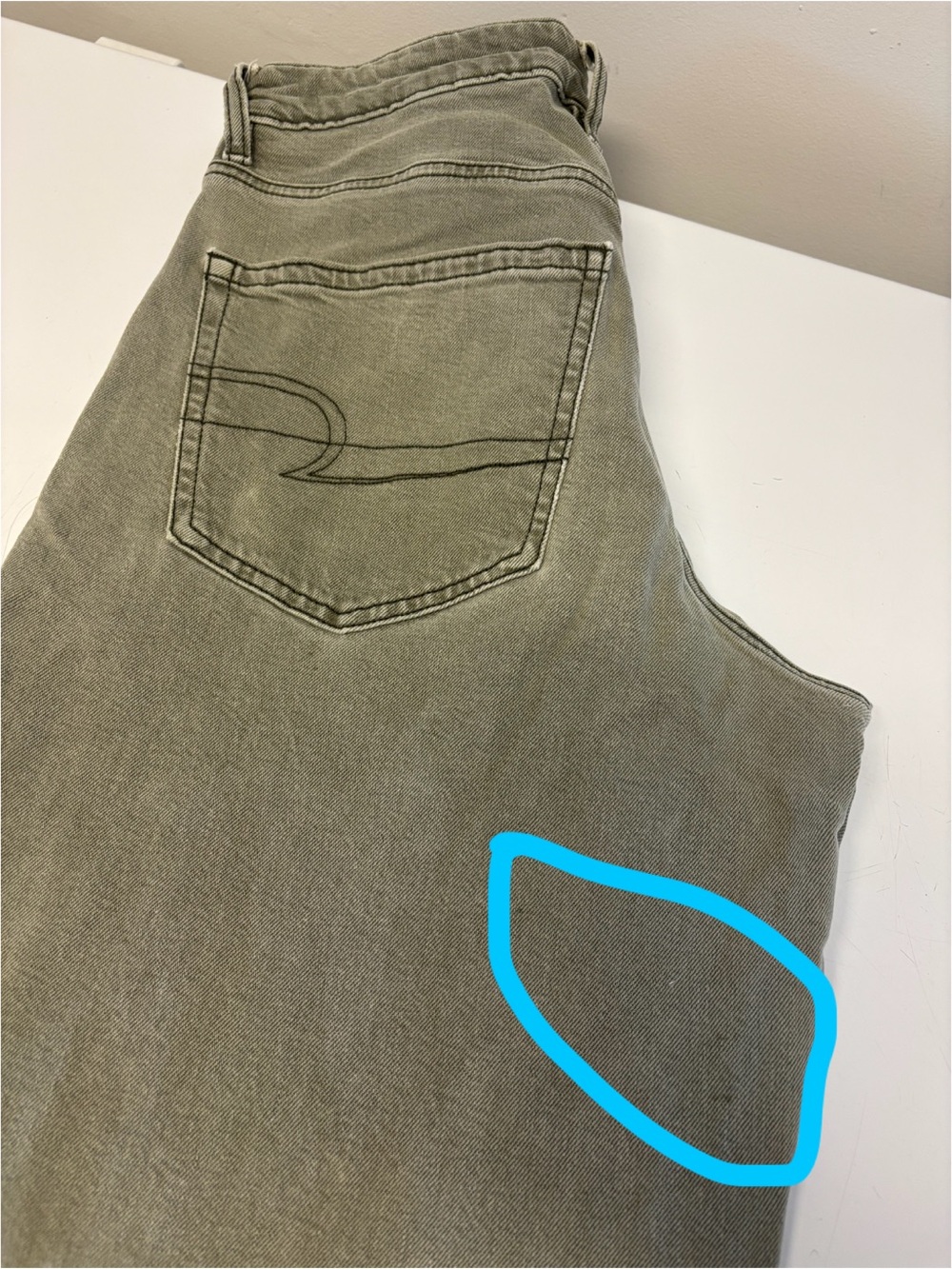 American Eagle Barrel Washed Olive Green Jeans Women’s Size 6 ( Small Stains ) - Picture 13 of 13
